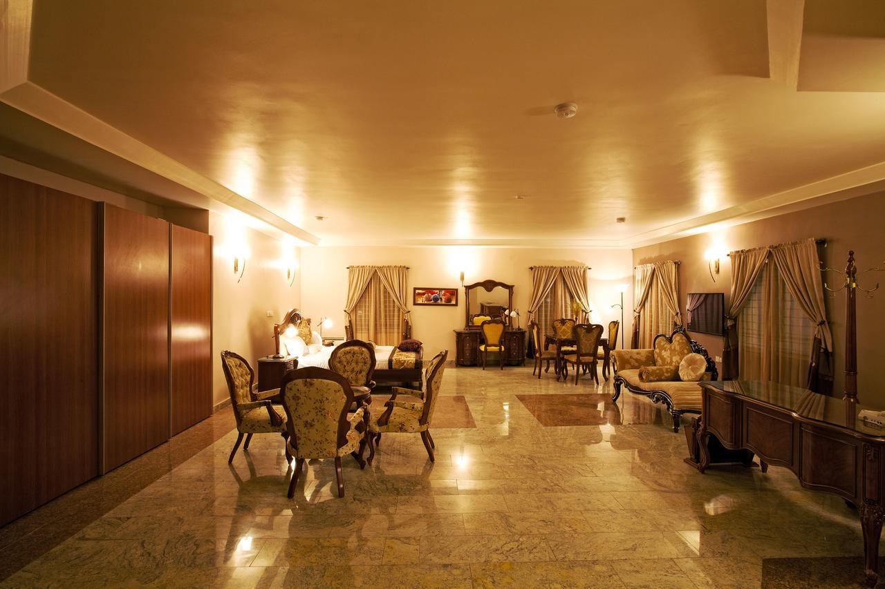 Oxygen Holiday Resort Owerri Exteriör bild